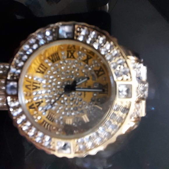 Nwot Bling Sparkle Rhinestone Goldtone watch - Picture 6 of 8
